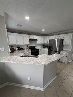 Private kitchen - Comfortable and safe family lodging for everyone close to the medical center.  (Houston)