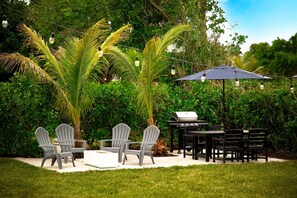 Outdoor dining - `The Morning Star` w/ spa & Private Mini Beach (Naples)