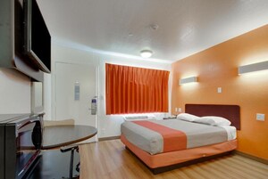 Estudio | Escritorio, wifi gratis, ropa de cama