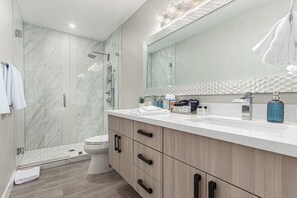 Shower, hair dryer, bidet, towels