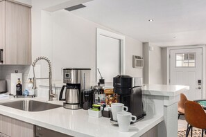 Fridge, microwave, oven, stovetop - 3BR Southwest Modern Haven - Old Town (Scottsdale)