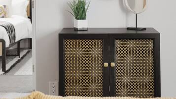 3 habitaciones, escritorio, tabla de planchar con plancha y wifi gratis