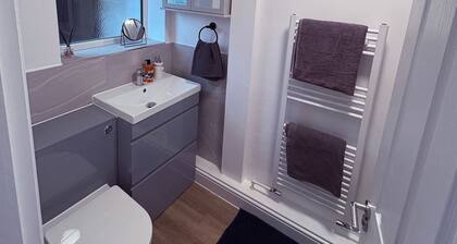 Central Chelmsford 2-bed Apt, 5 Mins to Station