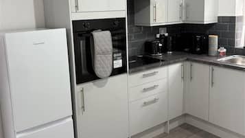 Apartment | Private kitchen | Fridge, microwave, oven, stovetop