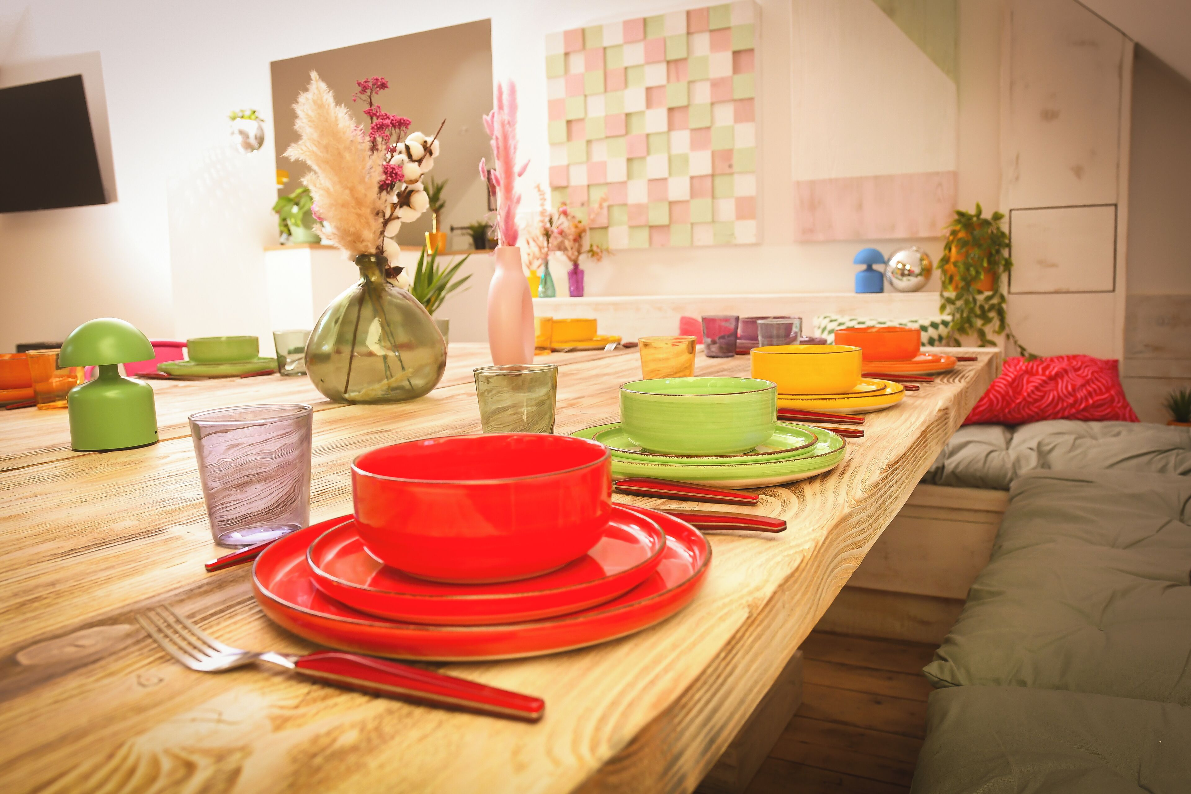 2 bedrooms, travel crib, WiFi, bed sheets