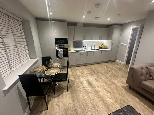Chic and spacious 2 bedroom, 2 bath Apartment