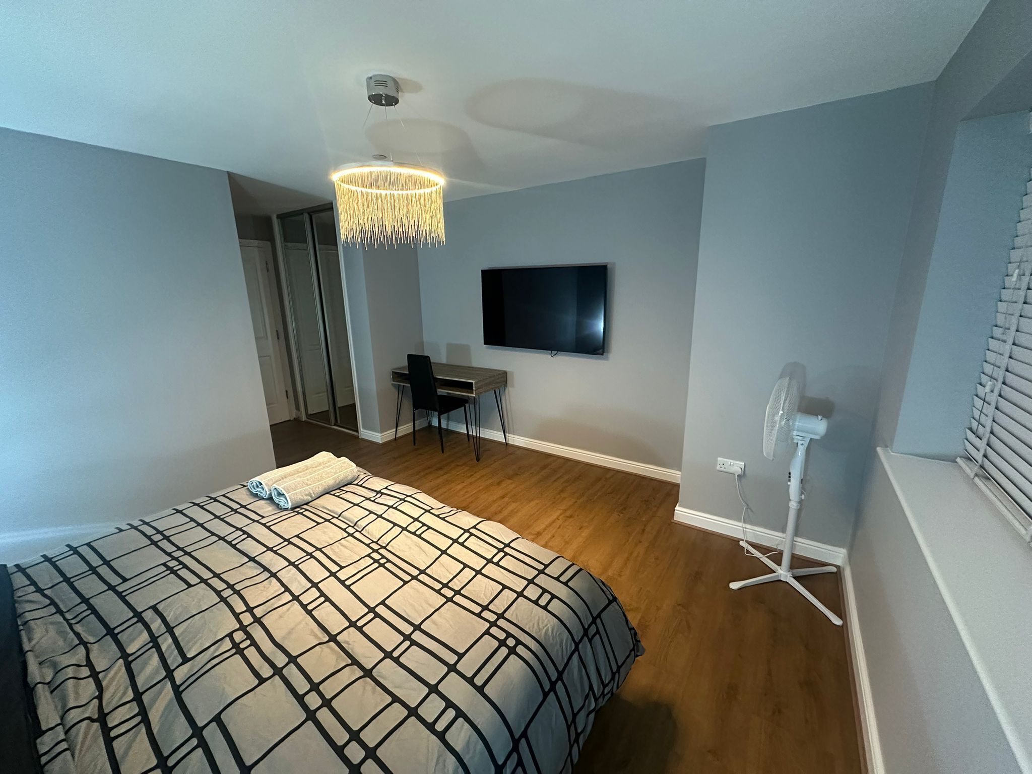 2 bedrooms, desk, iron/ironing board, WiFi