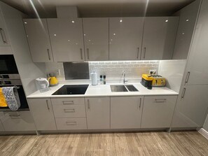 Microonde, forno, piano cottura, lavastoviglie