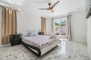 3 عدّة غرف نوم ومكواة/لوح كي وواي فاي وملاءات أسرّة