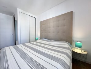 3 chambres, fer et planche à repasser, Wi-Fi gratuit, draps fournis