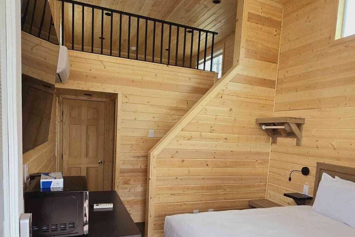 Family Cabin, 2 Bedrooms, Non Smoking, Patio | 2 bedrooms, free WiFi, bed sheets