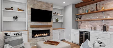 Smart TV, fireplace