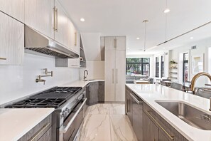 Fridge, microwave, oven, stovetop - Designer Home  Patio  Parking (Brooklyn)