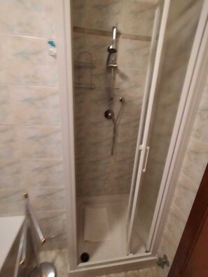 Hair dryer, bidet, towels, soap - Delightful family apartment in comfort zone. Free parking. (Marti)