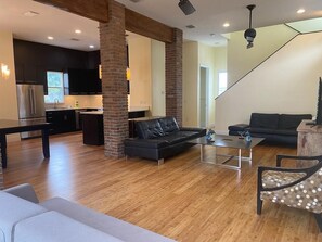 House, Multiple Beds (Island Pearl)