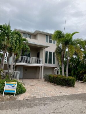 House, Multiple Beds (Island Pearl)