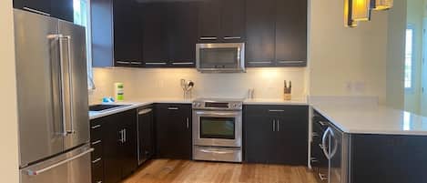House, Multiple Beds (Island Pearl) | Private kitchen | Oven, toaster