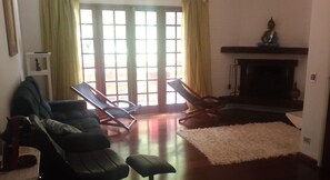 Smart TV y chimenea
