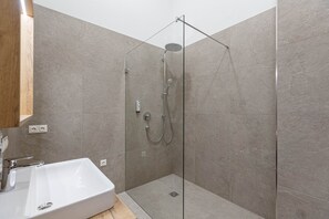 Shower, hair dryer, towels - Apartment with 3 bedrooms (Mittersill)