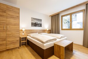 2 室のベッドルーム、WiFi (無料)、ベッドシーツ