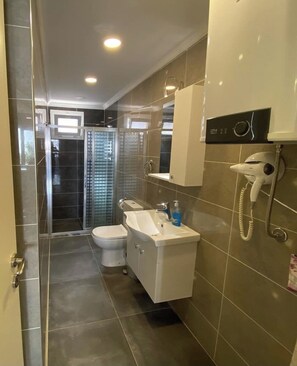 Classic Twin Room, City View | Bathroom | Shower, free toiletries, hair dryer, slippers