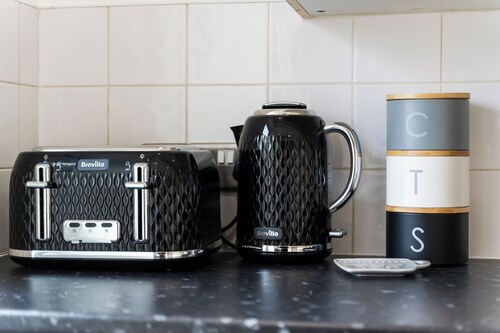 Stylish 3 bedroom, with free parking and wifi