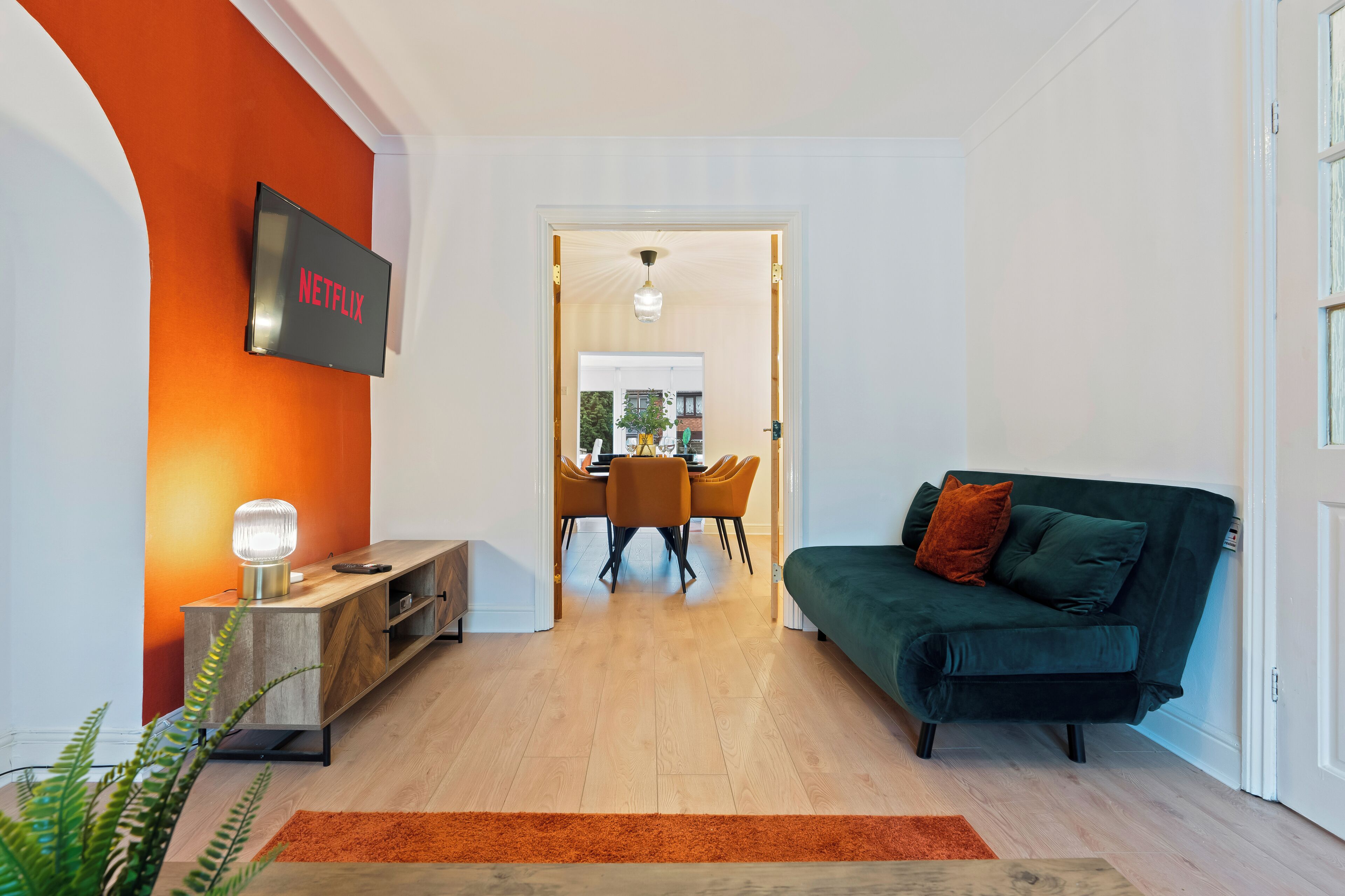 Smart TV, fireplace