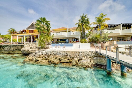 Stunning oceanfront 12 person luxury villa