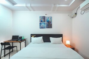 Standard-Doppelzimmer, 1 King-Bett | Bügeleisen/Bügelbrett, kostenloses WLAN