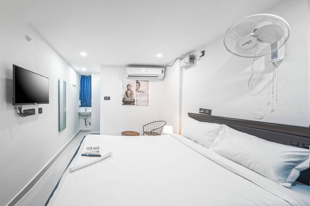 Iron/ironing board, free WiFi