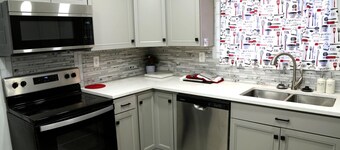 Cozy 3-Bed Retreat with Games, Smart TVs & Fire Pit, 12 Mins to Downtown!