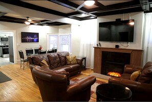 Smart TV, fireplace
