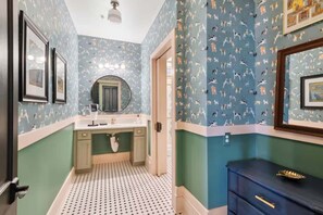 تجهيزات دش، مجففات شعر، مناشف