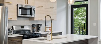 Spacious 3-bedroom apartment with WiFi, AC in charming Brooklyn