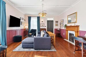 TV, fireplace, offices