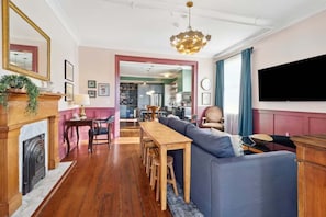 TV, offices - Stylish Group Stay, 2 Units w/Award-Winning Design (New Orleans)