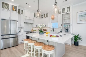 Fridge, microwave, oven, stovetop - Hot Tub | Steps to Beach | Sauna | Putt Putt (Galveston)