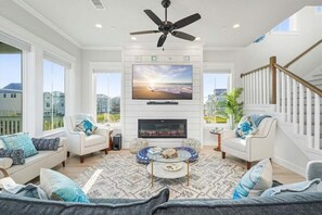 Smart TV, fireplace, table football - Hot Tub | Steps to Beach | Sauna | Putt Putt (Galveston)