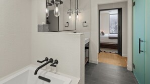 Hårtørrer, håndklæder, Sæbe, Toiletpapir