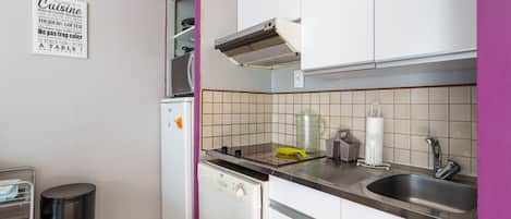 KĂŒhlschrank, Mikrowelle, GeschirrspĂŒler