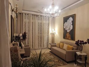 Smart TV - A luxury abode in the heart of South Delhi! (New Delhi)