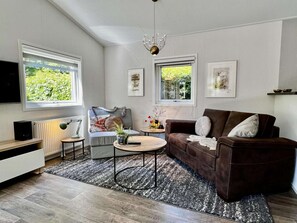 House | Living room - Cozy Retreat, by the Beach (Sint Maartensvlotbrug)