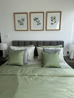 1 slaapkamer, een strijkplank/strijkijzer, gratis wifi, beddengoed