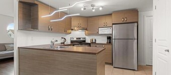 Spacious 3-bed Apt. in DIX30 close to DT