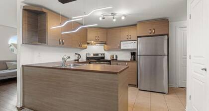 Spacious 3-bed Apt. in DIX30 close to DT