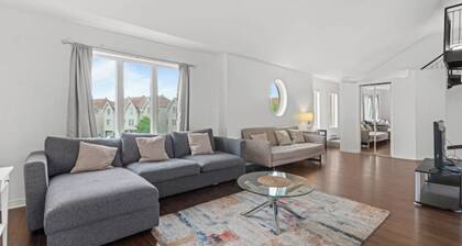 Spacious 3-bed Apt. in DIX30 close to DT