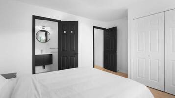 4 bedrooms, iron/ironing board, WiFi, bed sheets