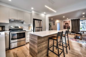 Micro-ondes, four, plaque de cuisson, lave-vaisselle