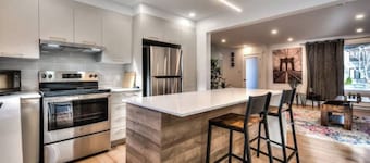 Lux. 4BR House with Pool near DT