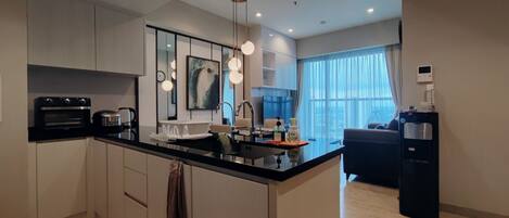 Microondas y placa de cocina